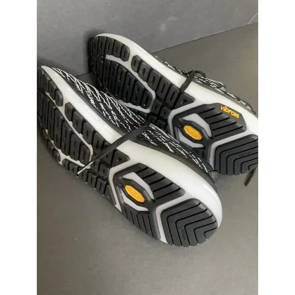 Brandblack Black Tarantula Runner Sneaker Vibram Sole Women's Size 8 NEW - Picture 7 of 7